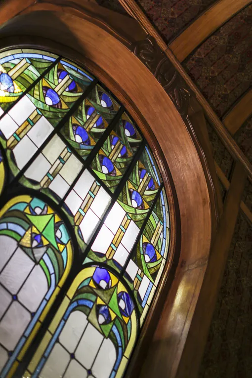 Grand Hotel Europa'daki Europa Restoranı'nın vitray penceresi.