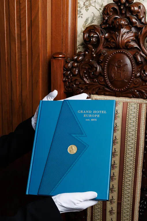Grand Hotel Europe'un yıldönümü için hazırlanmış bir kitap.